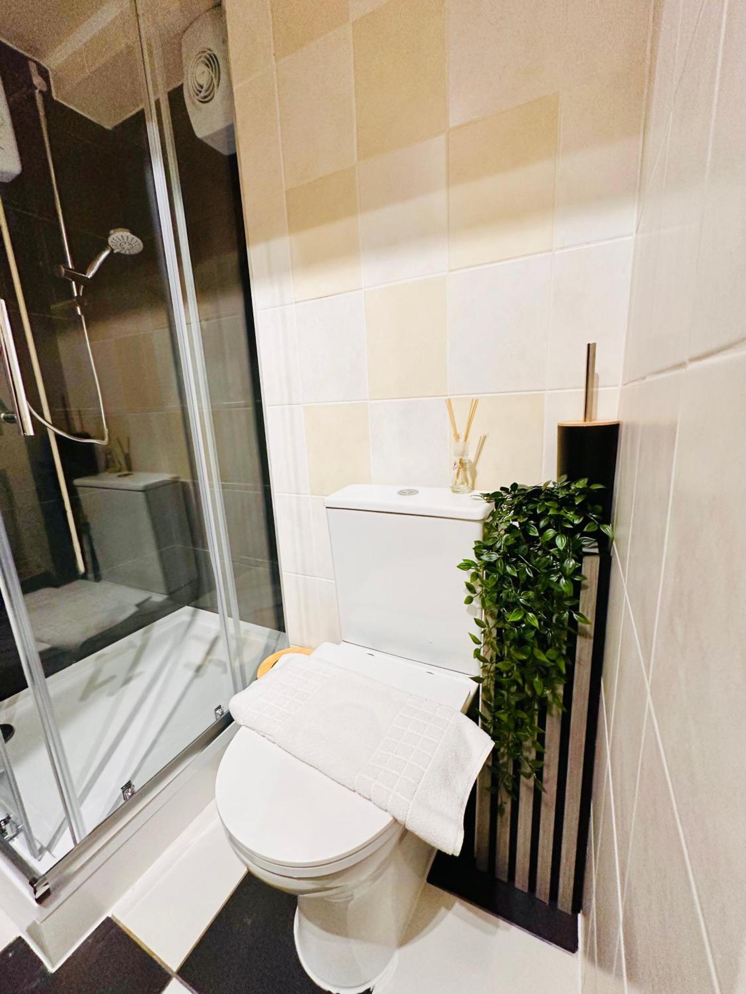 R2 - Elegant Private Room Opposite Queen Elizabeth Hospital - Harborne Birmingam Exterior foto
