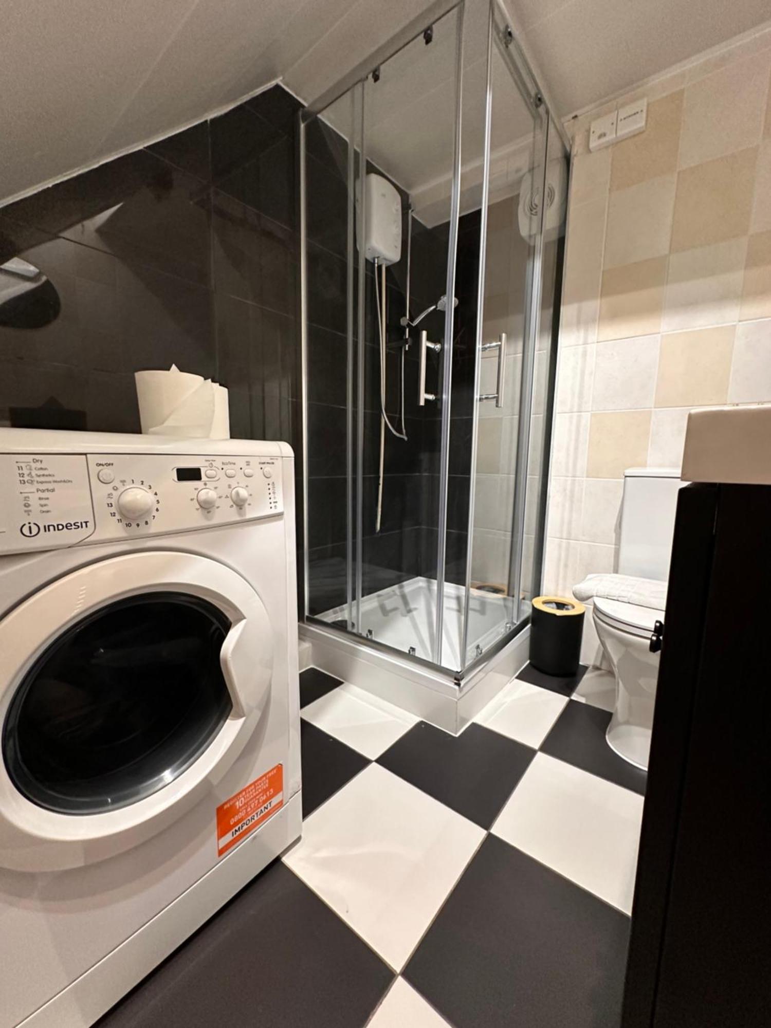 R2 - Elegant Private Room Opposite Queen Elizabeth Hospital - Harborne Birmingam Exterior foto