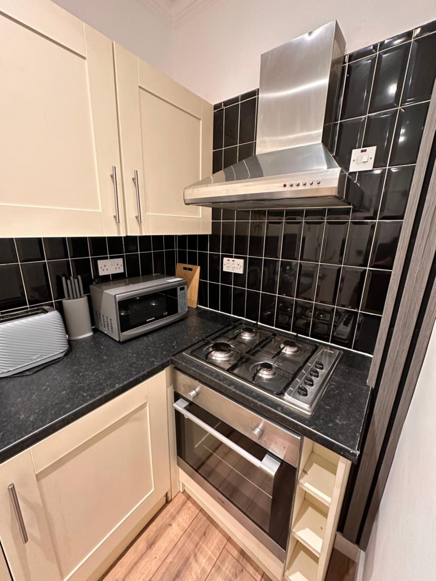 R2 - Elegant Private Room Opposite Queen Elizabeth Hospital - Harborne Birmingam Exterior foto