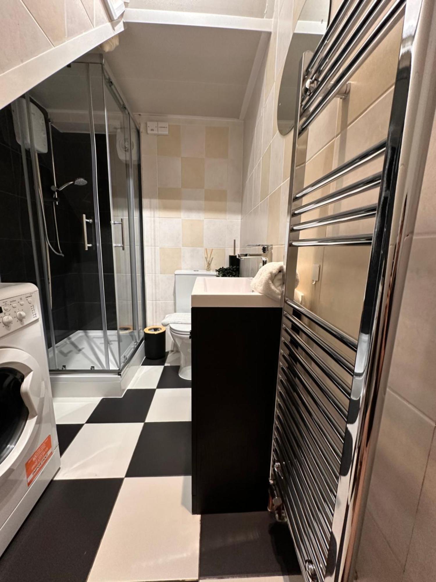 R2 - Elegant Private Room Opposite Queen Elizabeth Hospital - Harborne Birmingam Exterior foto