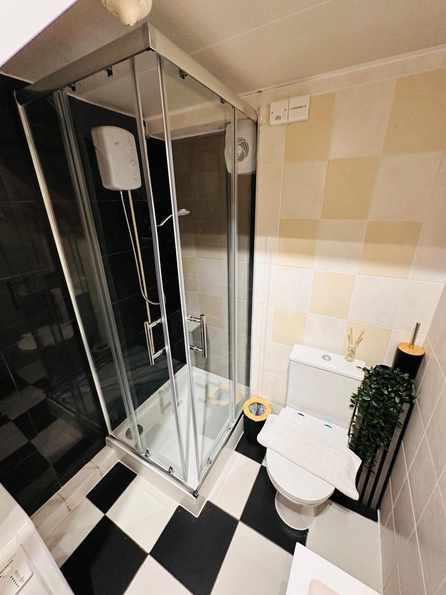 R2 - Elegant Private Room Opposite Queen Elizabeth Hospital - Harborne Birmingam Exterior foto