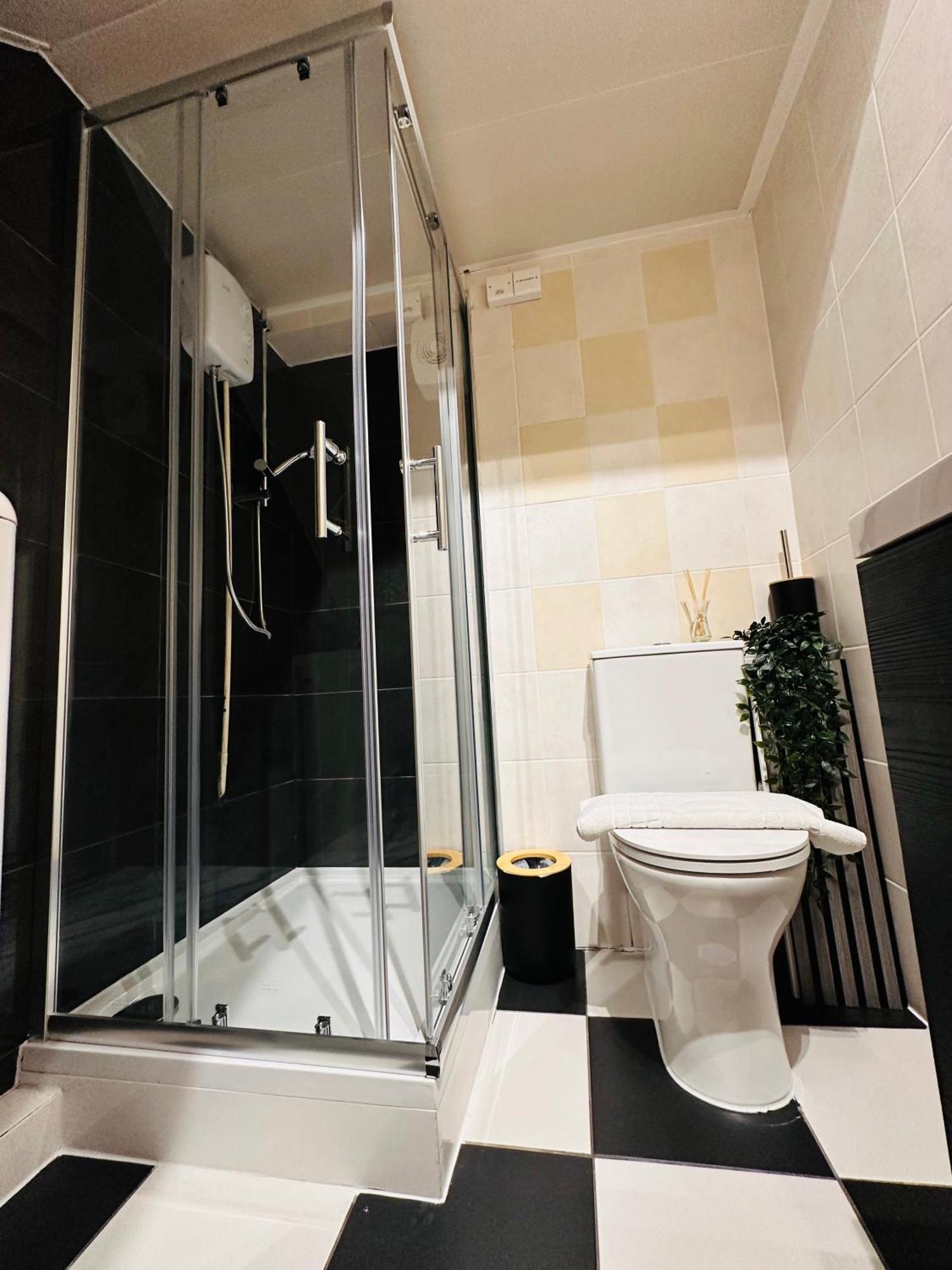 R2 - Elegant Private Room Opposite Queen Elizabeth Hospital - Harborne Birmingam Exterior foto
